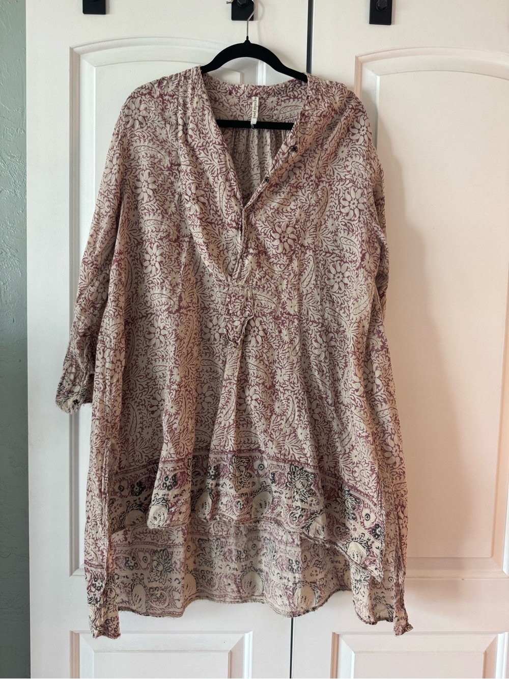 Magnolia Pearl Light Pink Paisley V-Neck Tunic